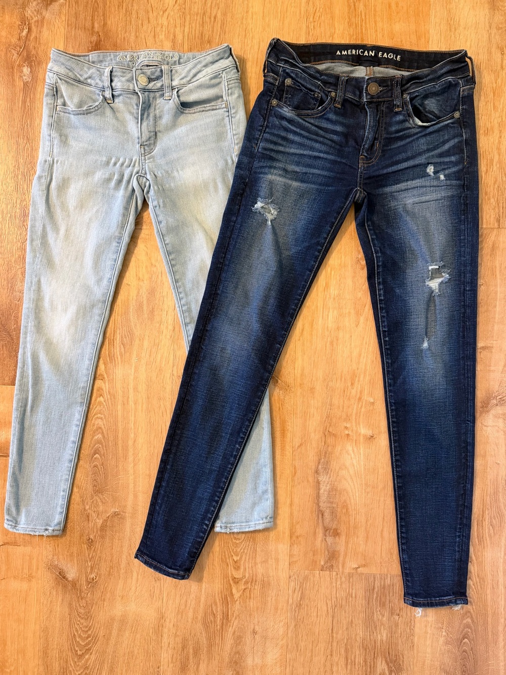 American Eagle Outfitters Dark Blue and Light Blue Skinny Jegging Jeans